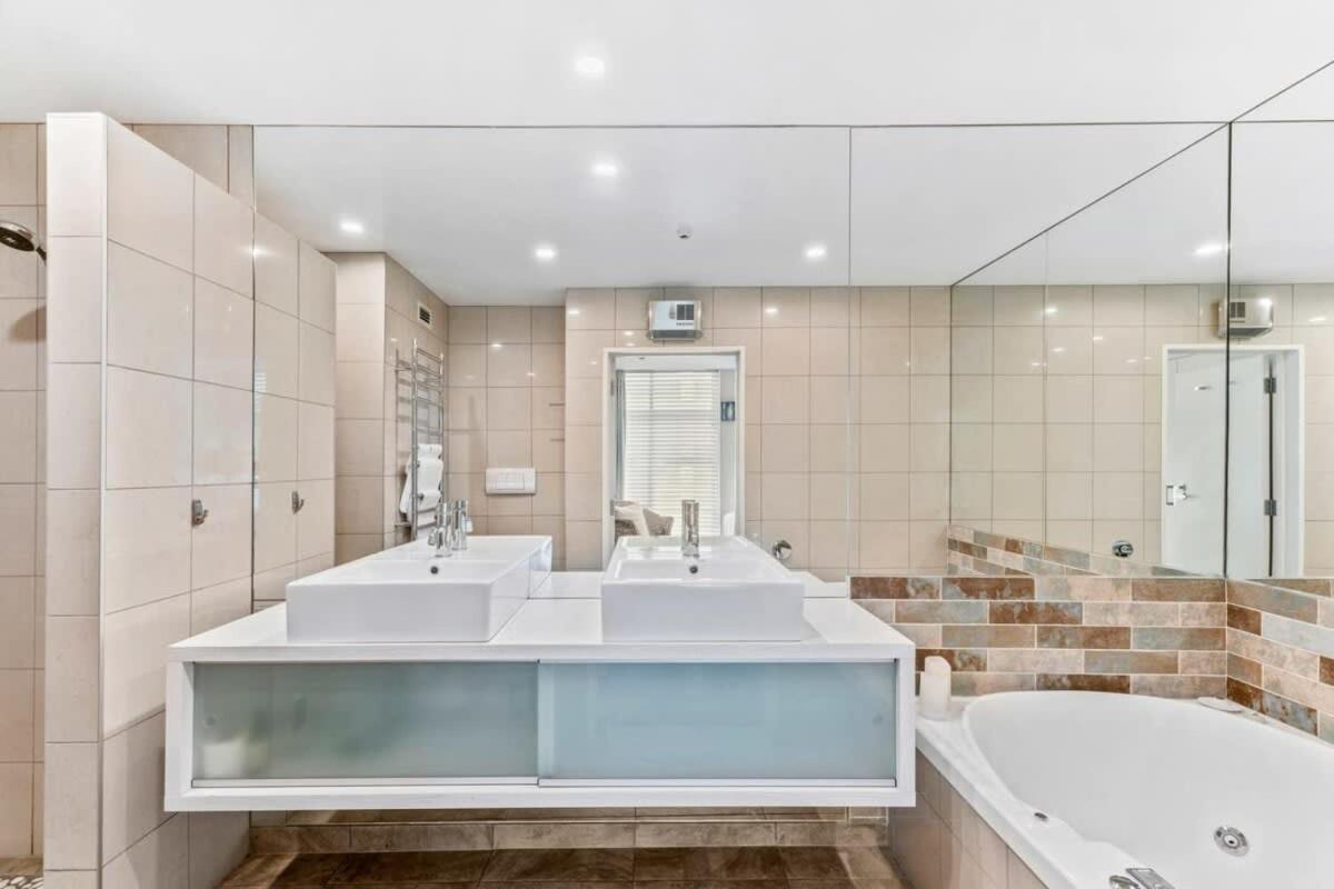 Pembroke Luxury Apartment ワナカ エクステリア 写真